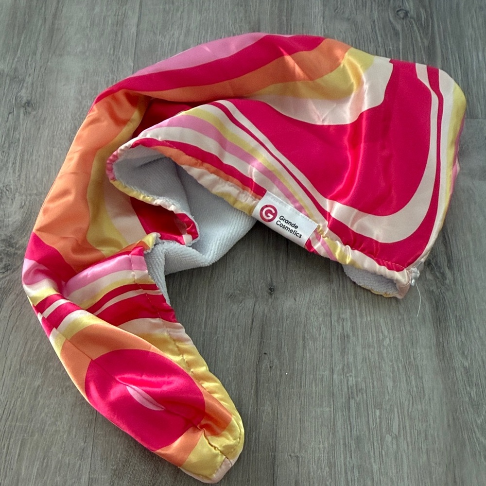 GrandeHAIR Reversible Microfiber & Satin Twist Towel